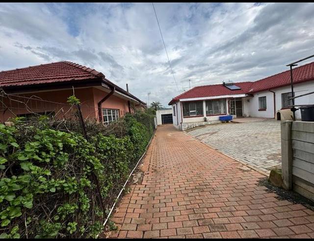 4 BEDROOM HOUSE FOR SALE IN CYRILDENE